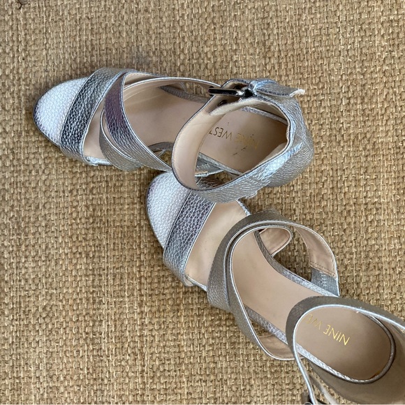 Nine West Silver Wedges Size 7 - Picture 2 of 6